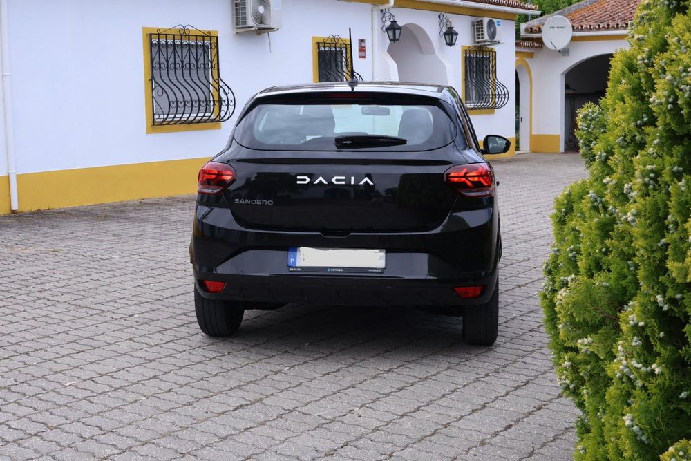 Dacia Sandero III Essential SCe 65 | Outubro 2023 | 17.000 km | Única Proprietária | Garantia Dacia