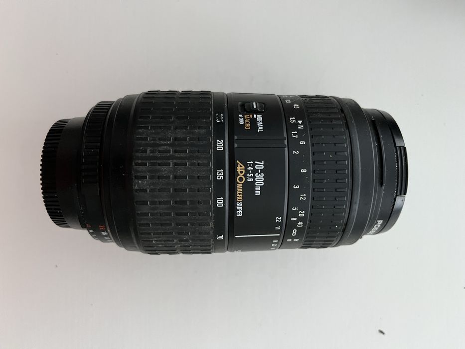 Maquina fotografica e objectiva Sigma, oferta de acessorios e mala