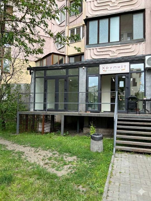 Фасадне прохідне комерційне приміщення Княжий затон, 12