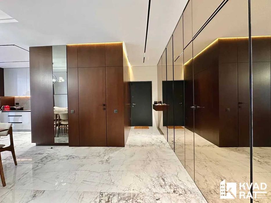 Продаж 2-кімнатної квартири з великою кухнею-студією