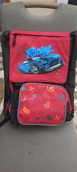 Шкільний рюкзак в наборі з пеналом для хлопчика