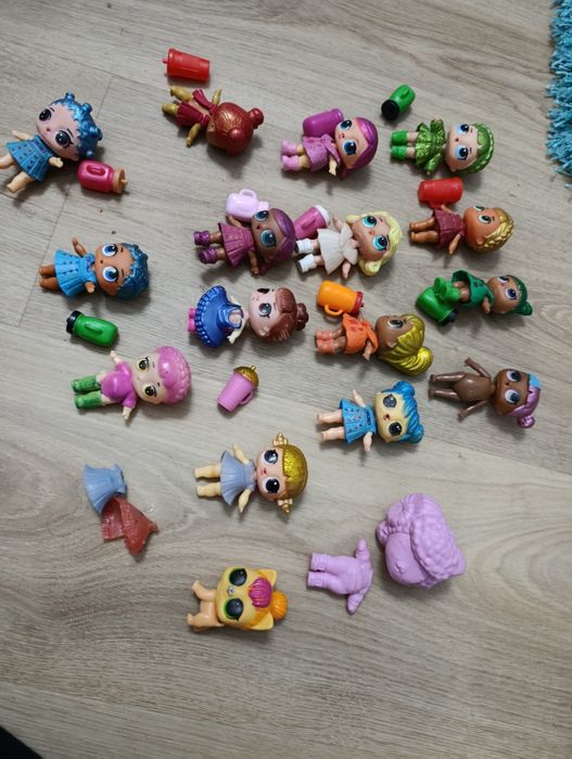 Laleczki imitowanie lalkami lol