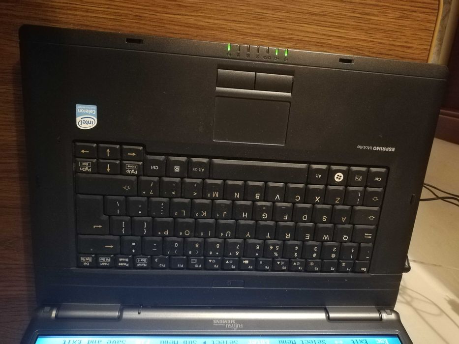 Laptop Fujitsu Esprimo mobile