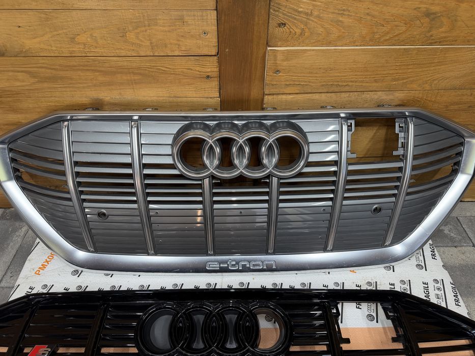 Решітка Audi E Tron оригінал