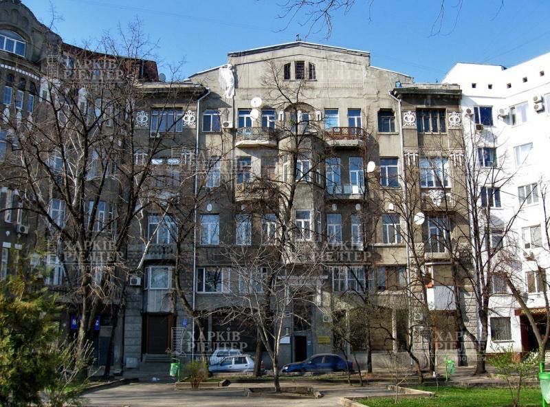 D1M Продам простору гостинку в історичному будинку з ліфтом. Центральна частина міста.