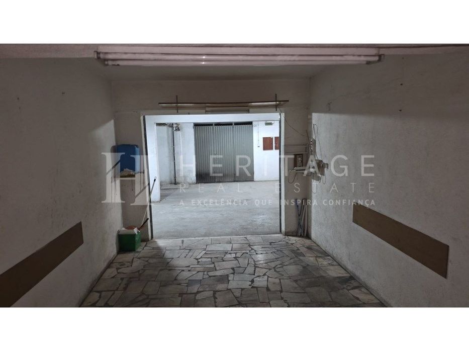 Garagem Box de 18 m² à Venda no Barreiro | Excelente Localização e ...