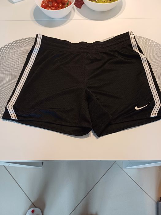 Krótkie spodenki Nike L stan bdb