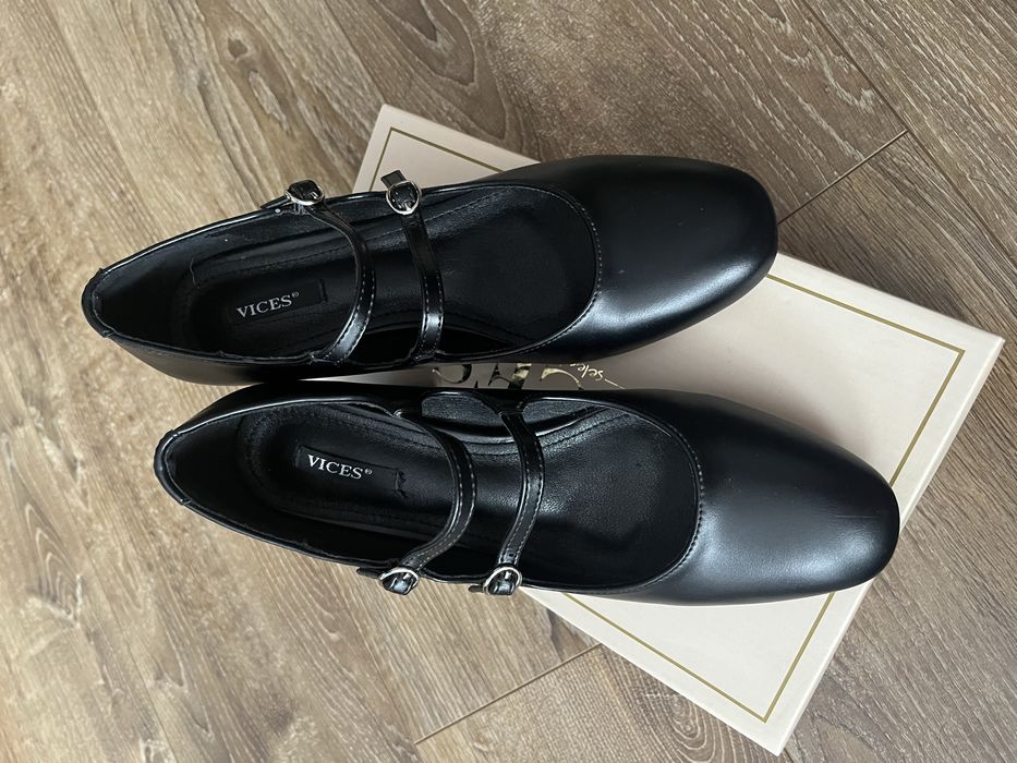 Czarne czółenka, rozmiar 39.