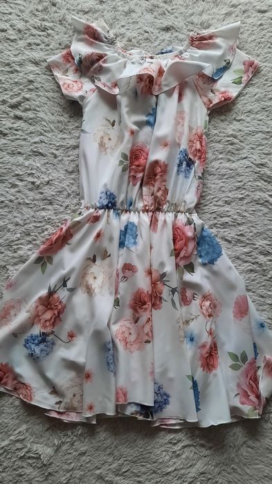 Sukieneczka w rozmiarze 134