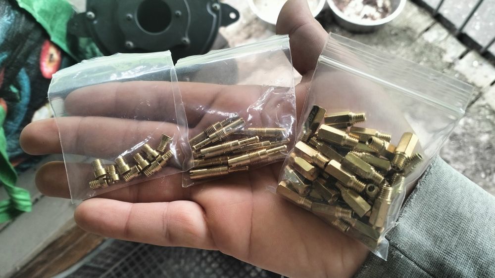 Продам по штучно жиклери до мото