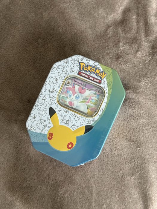 Pokémon TCG Sylveon EX Tin – 30th Anniversary