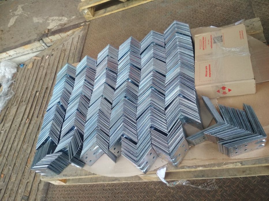 Производство кровельного крепежа ОПТ Розница Уголок монтажный Пластина