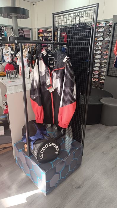 Expositores manequins,ganchos etc