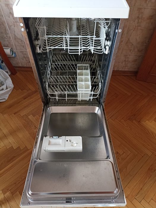 Посудомийна машина Electrolux