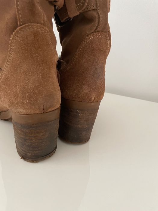 Botas castanhas cano médio