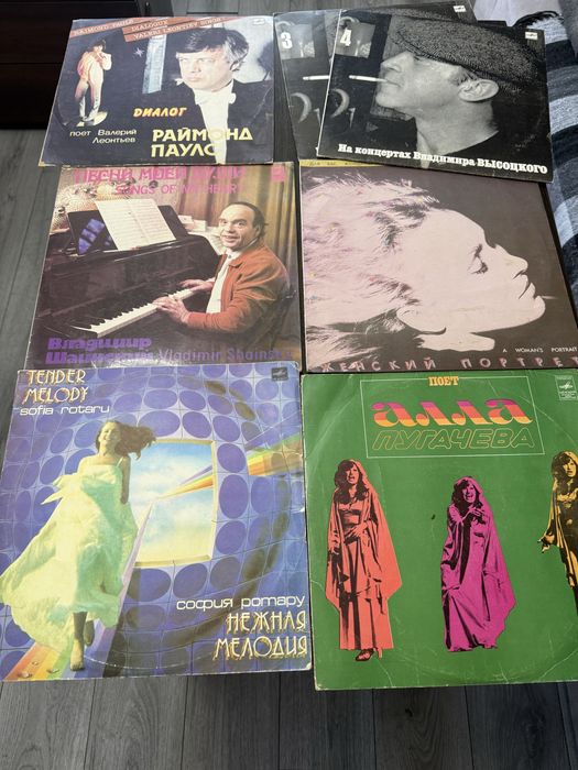 Вінілові пластинки Висоцький, the Beatles, Софія Ротару і т.д