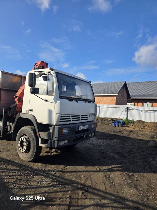 Автомобіль з маніпулятором