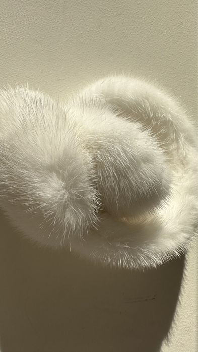 Nauszniki z białej norki