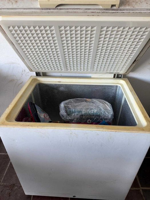 Arca Congeladora EDESA 80x60cm (suja nas fotografias mas impecável)