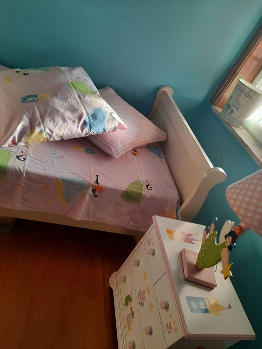 Cama pintada à mão