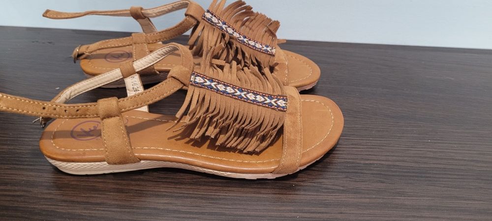 Nowe sandałki r. 37