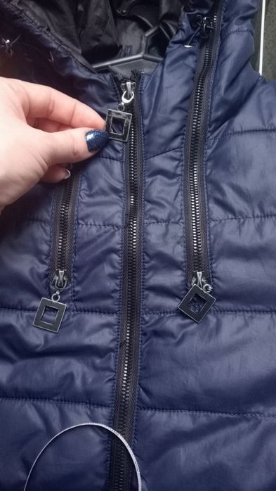 Kurtka przejściowa, asymetryczna