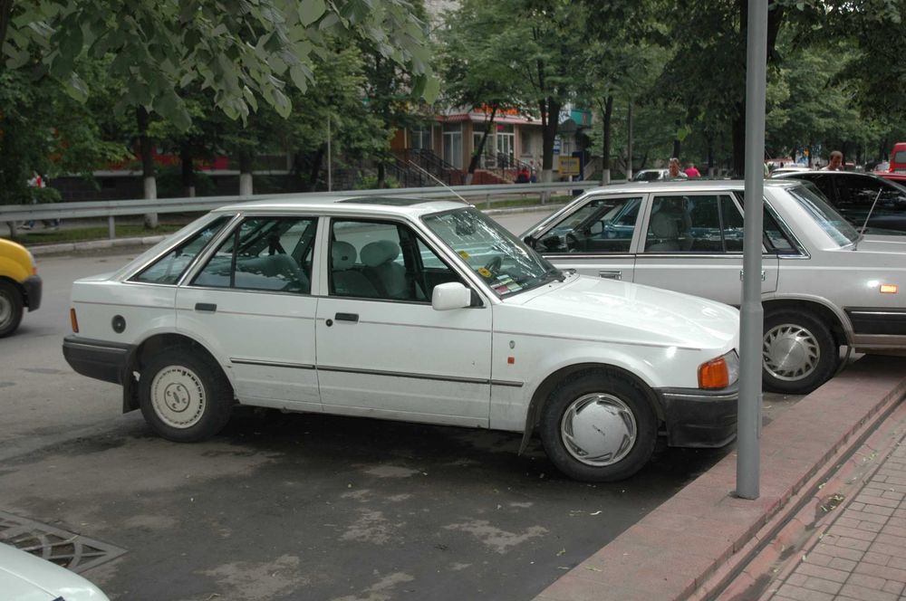 Продаю форд эскорт 1989