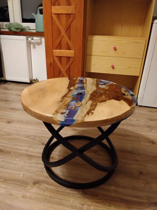 Okrągły stolik kawowy orzech i żywica