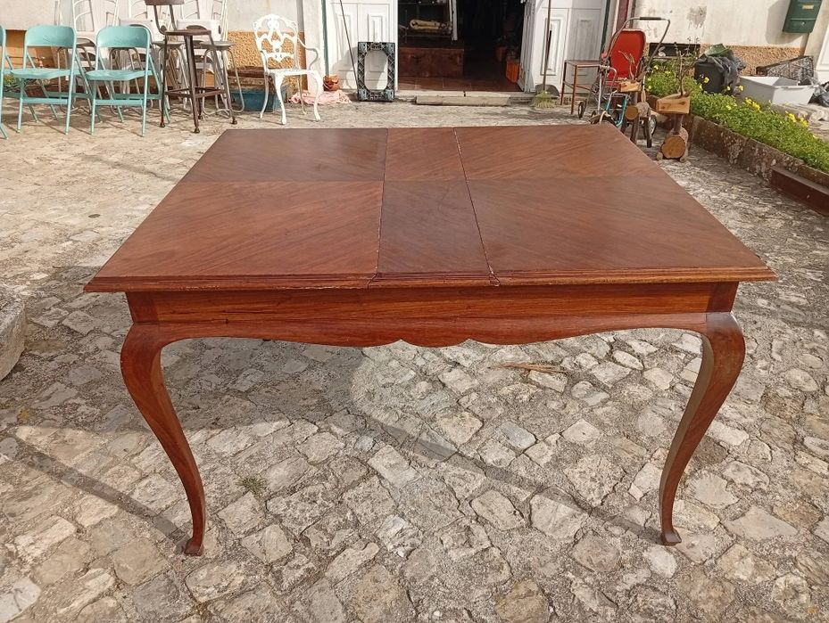 Mesa  de  jantar