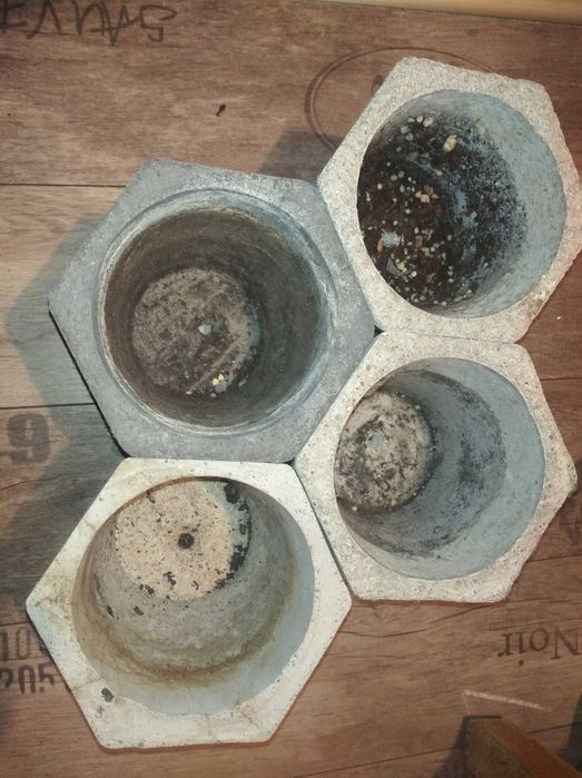 4 sztuki doniczek betonowych