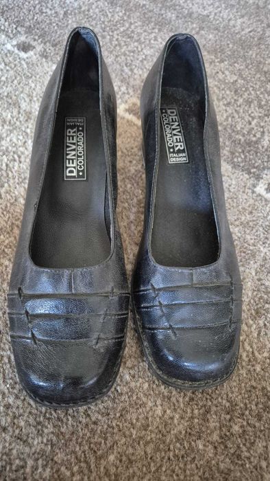 Czarne buty z obcasem