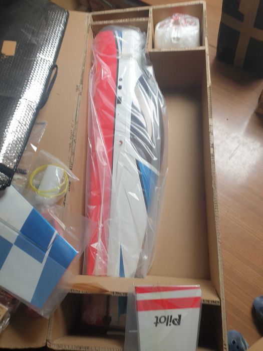 Model Pilot RC Extra MG 67"