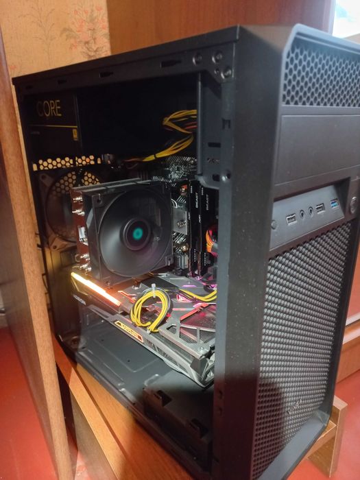 Продам компьютер игровой(Ryzen 5 5600/RX 6700 ХТ/DDR 4 16GB/SSD 512Gb)