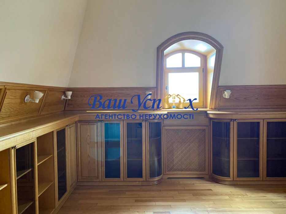 Аренда дома в центре Киева. Бот Сад. ул Добролюбова. Печерск