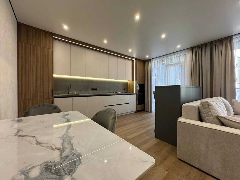 Продам! Двокімнатна з кухнею-вітальнею та великим балконом Біля річки!