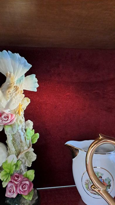 Cristaleira de madeira