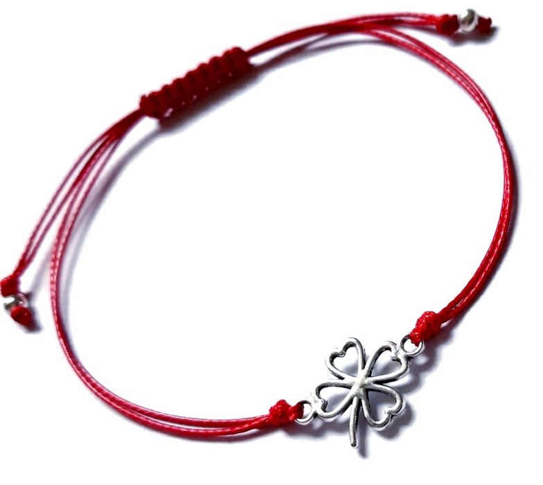 Bransoletka czerwona na szczęście z koniczynką prezent woreczek