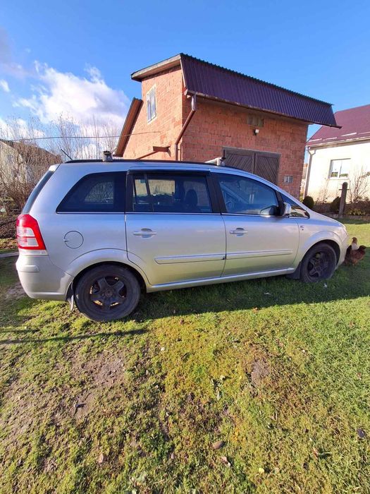 Продаю авто опель Zafira 2010р.
