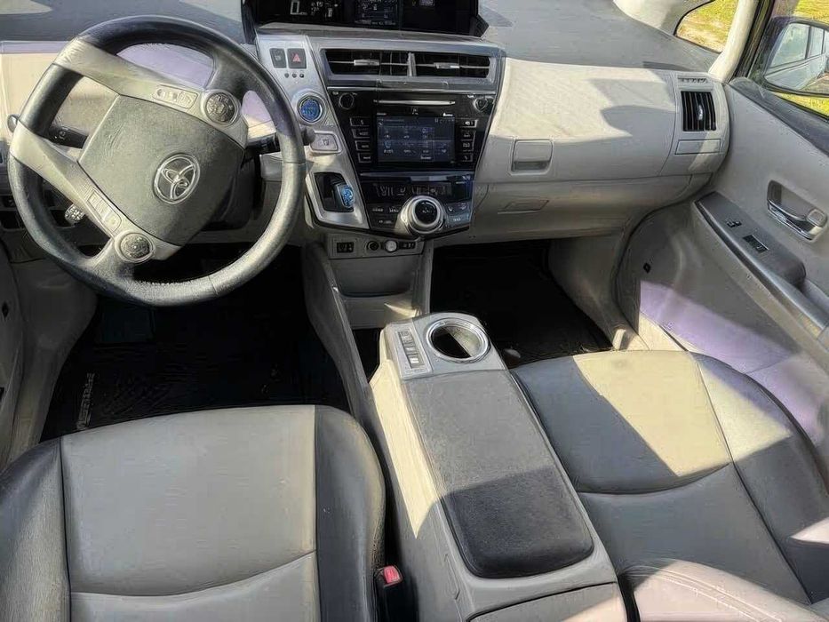 Toyota Prius v Three      2015