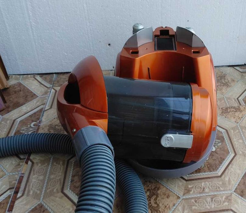 Пылесос циклон 'DELFA' DJC-605