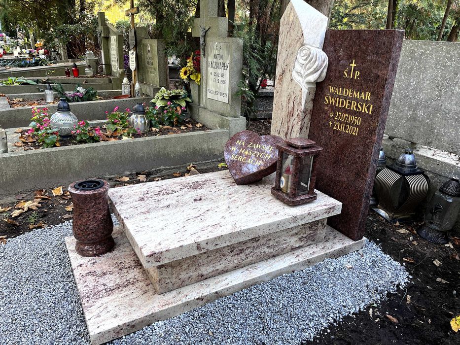Nagrobek granitowy RÓŻA BRYŁA