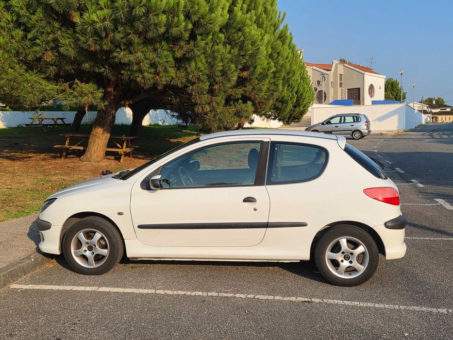 Peugeot 206 HDi 90cv - 2 lugares branco com 332.000 Km