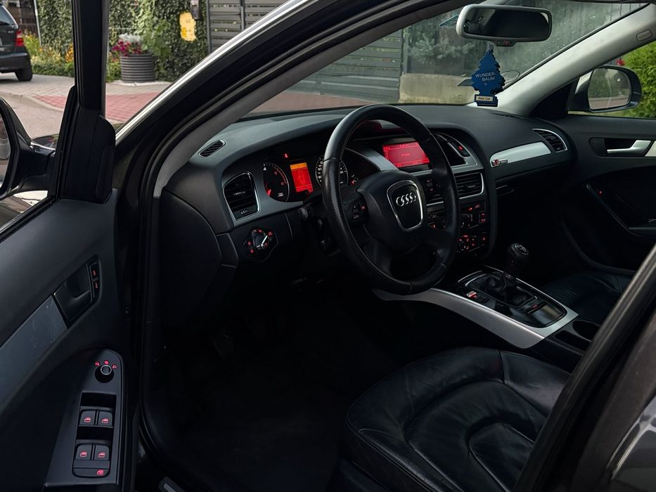 Audi A4 B8 2.0 TDI s line 2008r