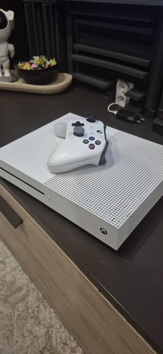 Xbox one s + pad