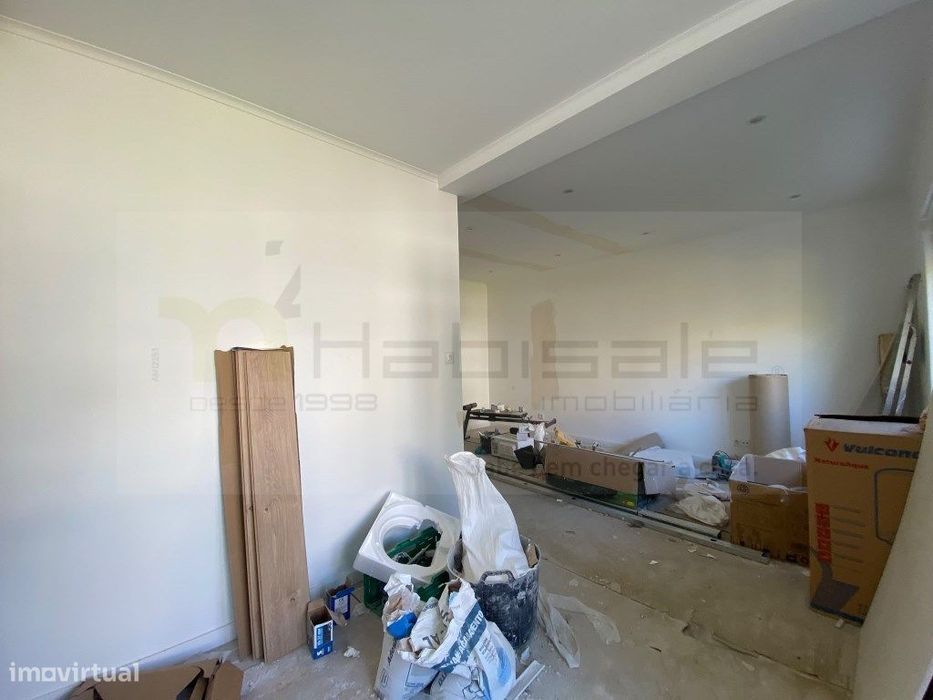 T3 Renovado com Suite | Excelente Localização | Amadora