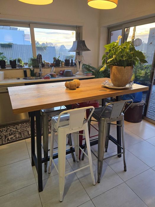 mesa e cadeiras de bistrô