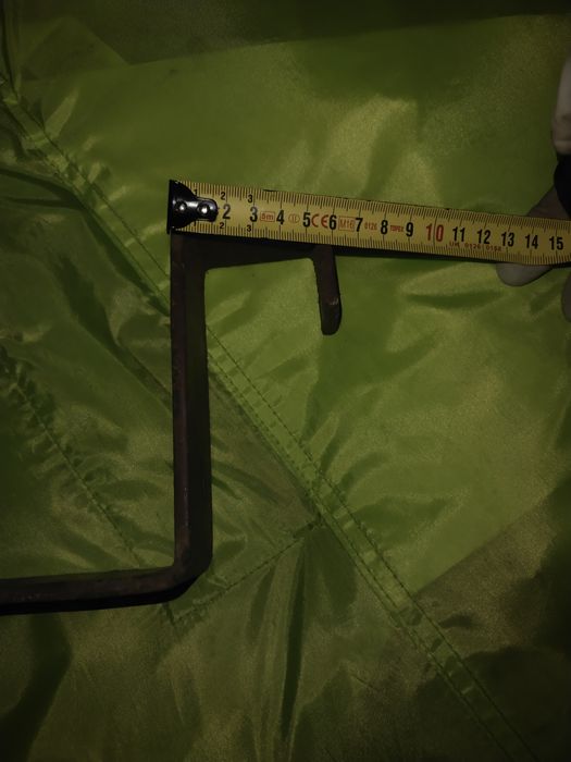 Wieszak, hak na skrzynkę balkonową.