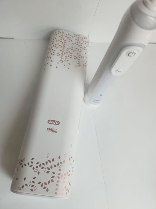 Szczoteczka oral B genius