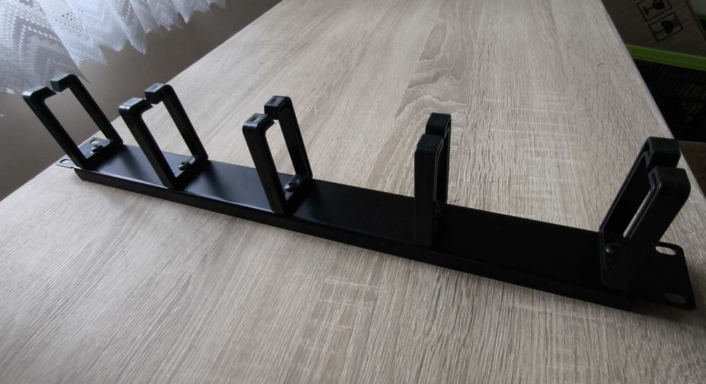 Organizer  kabli, przewodów do Szaf RACK 19