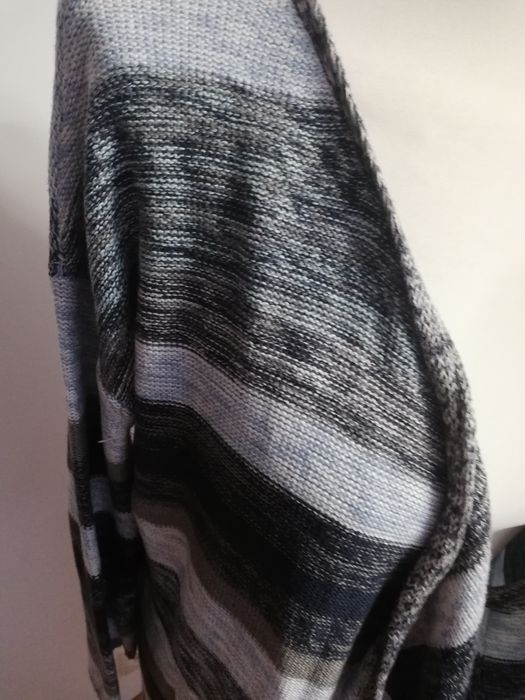Sweter damski w paski